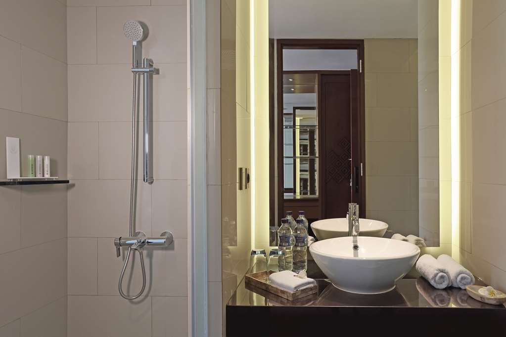 GOLDEN TULIP JINENG RESORT BALI-guestroom-Guest Room,Bathroom,On-Site.jpg