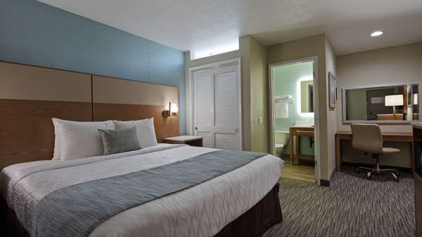  - Best Western Carlsbad by the Sea Hotel - I-5, Exit 45