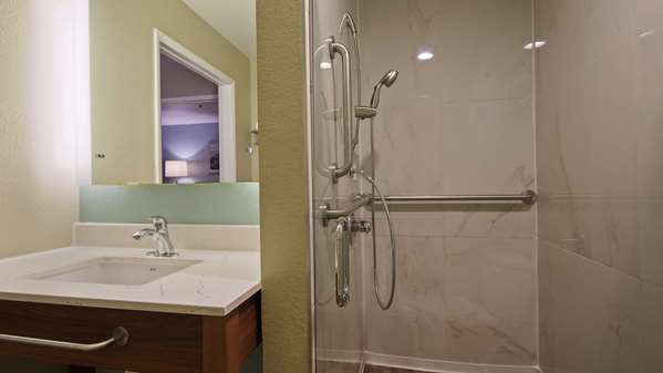  - Best Western Carlsbad by the Sea Hotel - I-5, Exit 45
