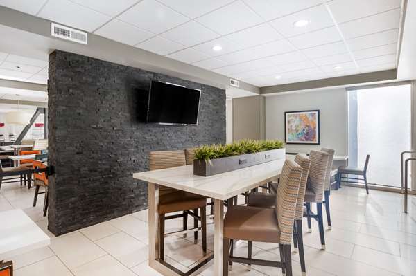  - Best Western Plus Commerce Hotel - I-5, Exit 126