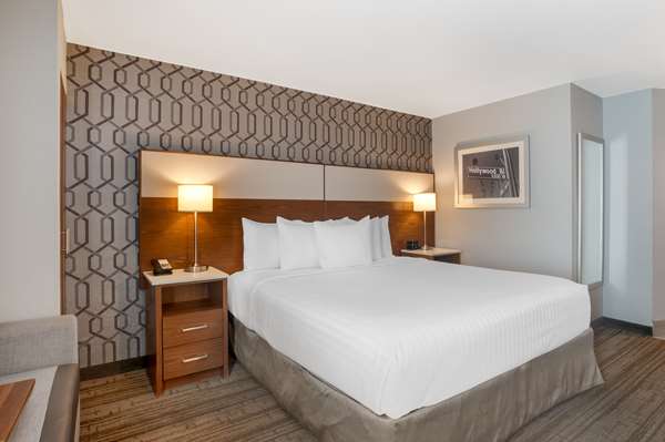  - Best Western Plus Commerce Hotel - I-5, Exit 126
