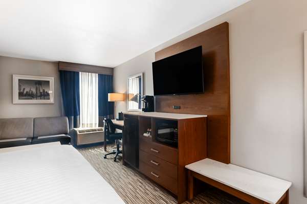  - Best Western Plus Commerce Hotel - I-5, Exit 126