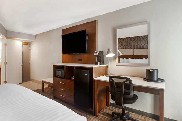  - Best Western Plus Commerce Hotel - I-5, Exit 126