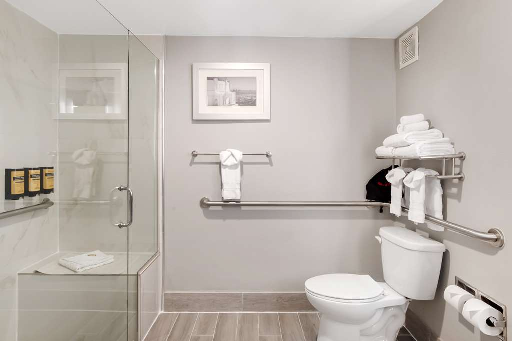 Best Western Plus Commerce Hotel-guestroom-Guest Room,Bathroom,On-Site.jpg