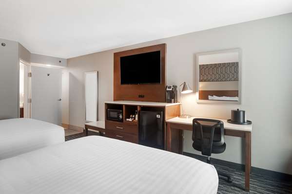  - Best Western Plus Commerce Hotel - I-5, Exit 126