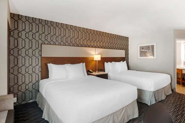  - Best Western Plus Commerce Hotel - I-5, Exit 126