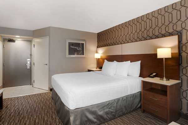  - Best Western Plus Commerce Hotel - I-5, Exit 126