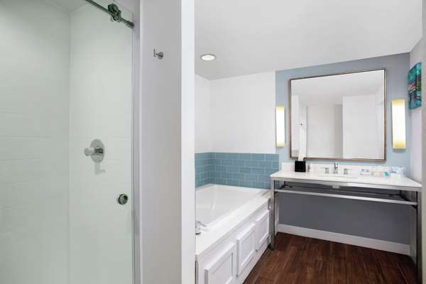  - Hilton Garden Inn Downtown Mobile - I-10, Exit 26B