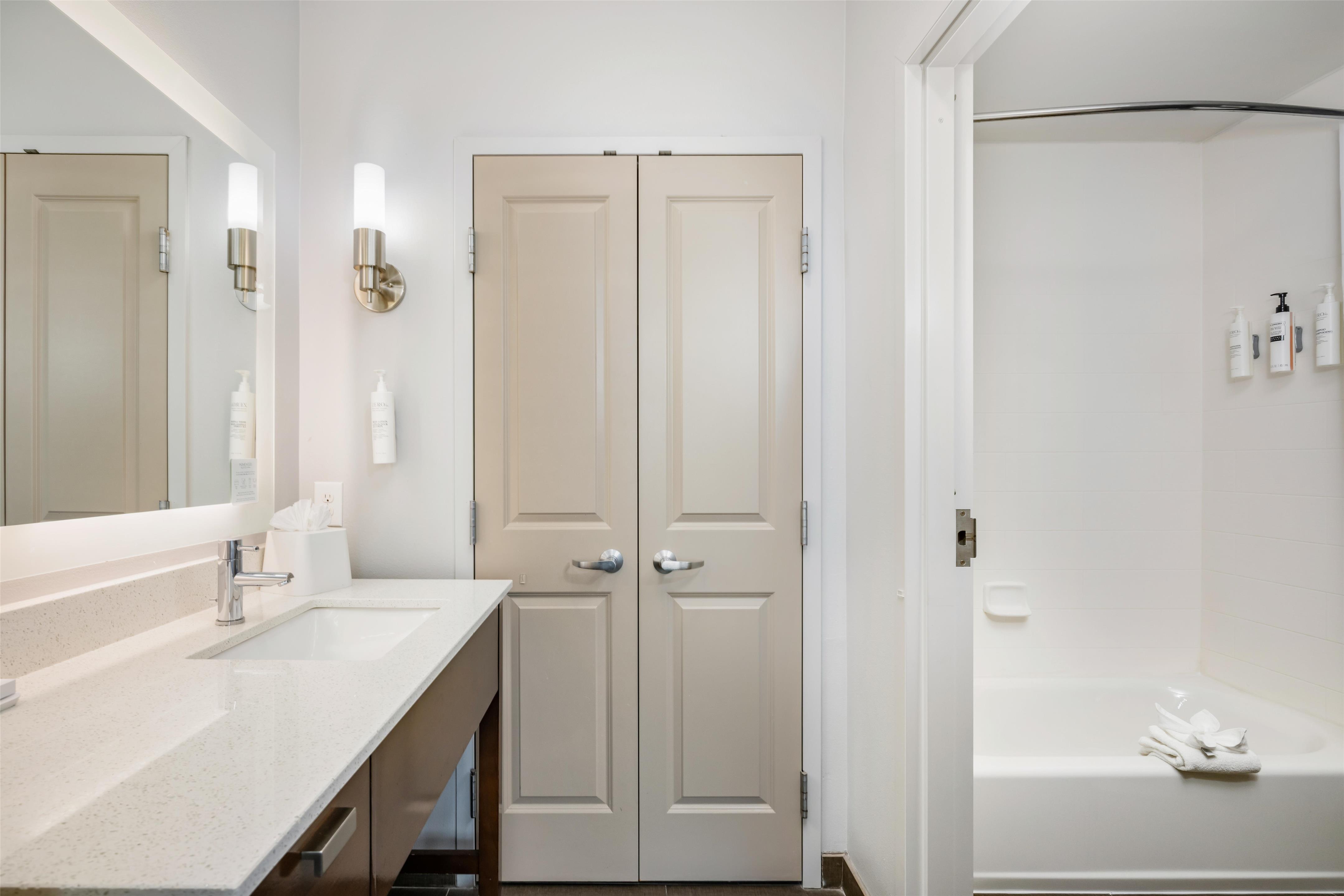 Guest room bath