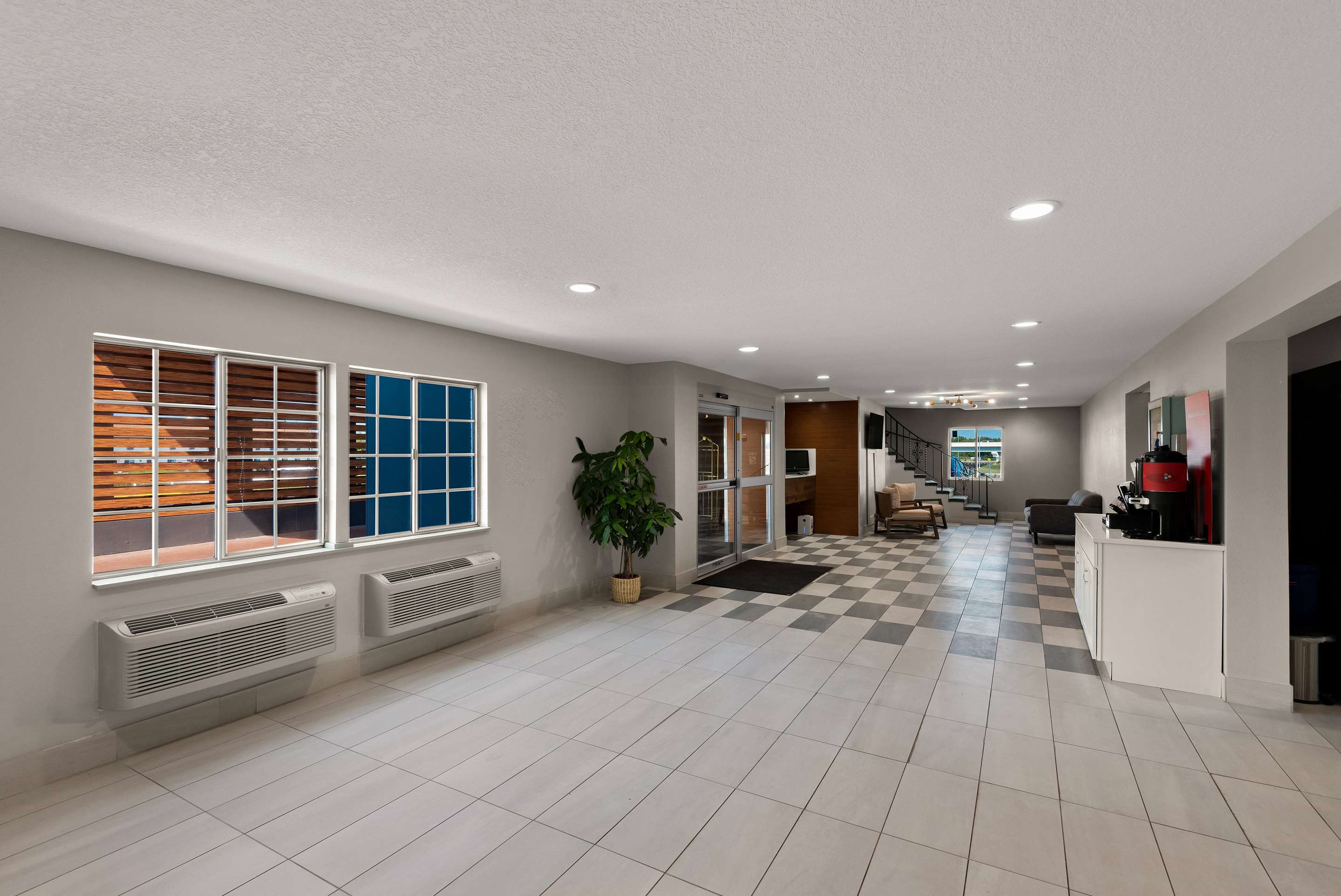 Lobby | Wyndham Garden Ankeny/Des Moines