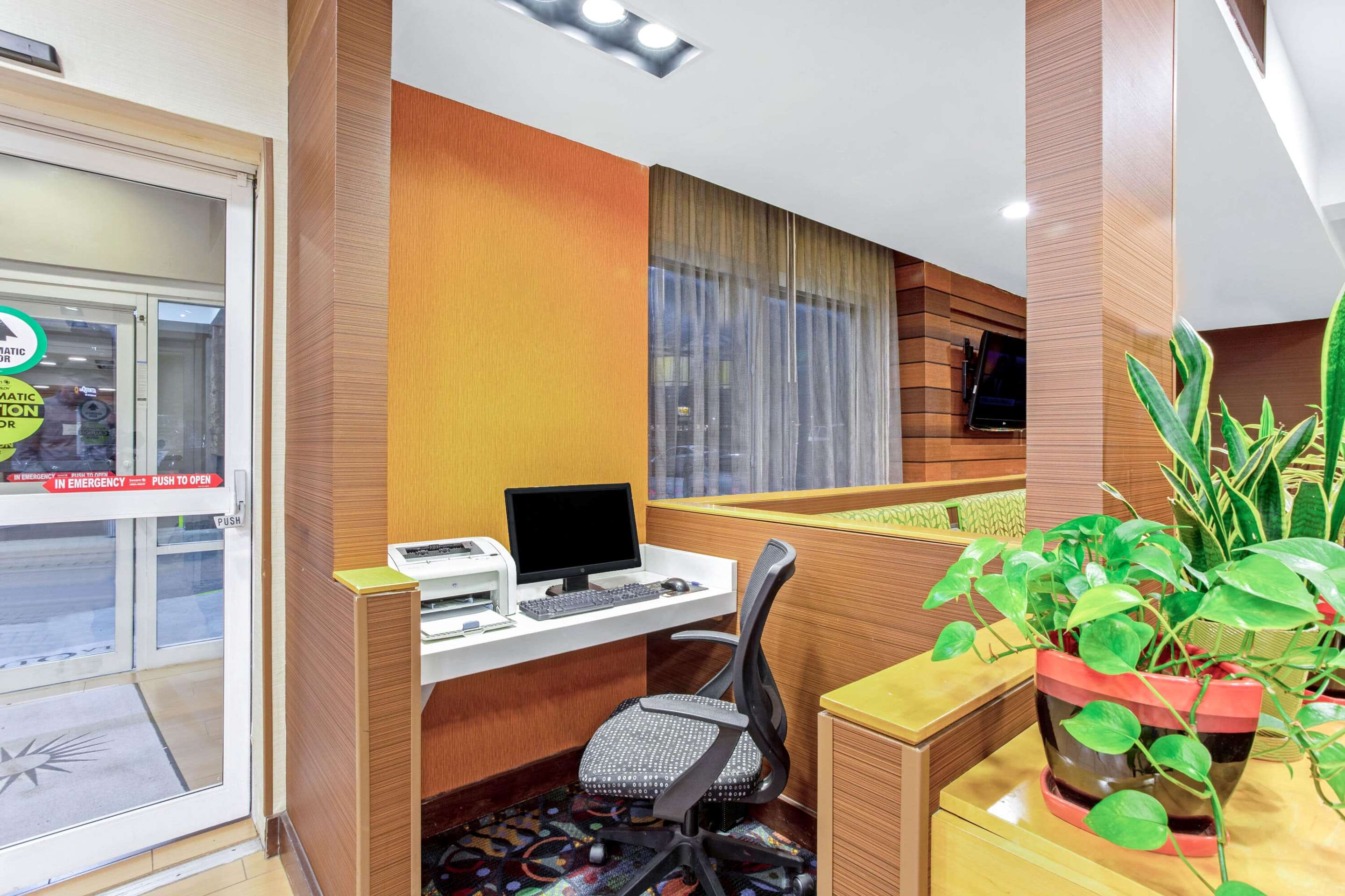 Business Center | La Quinta Inn & Suites by Wyndham Manassas Battlefield