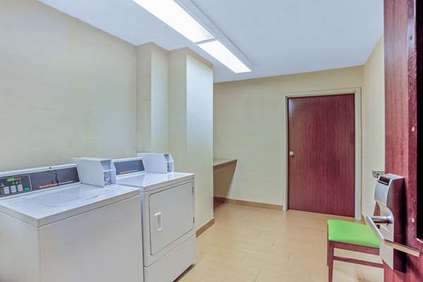 Amenities - La Quinta Inn & Suites Manassas - I-66, Exit 47