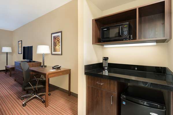 Suite - Best Western Plus Hudson Hotel & Suites - I-76, Exit 31