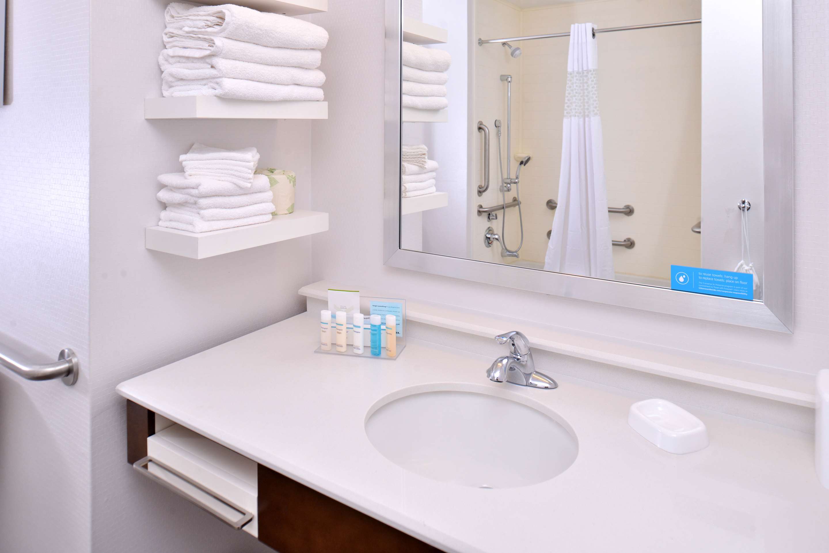 Guest room bath
