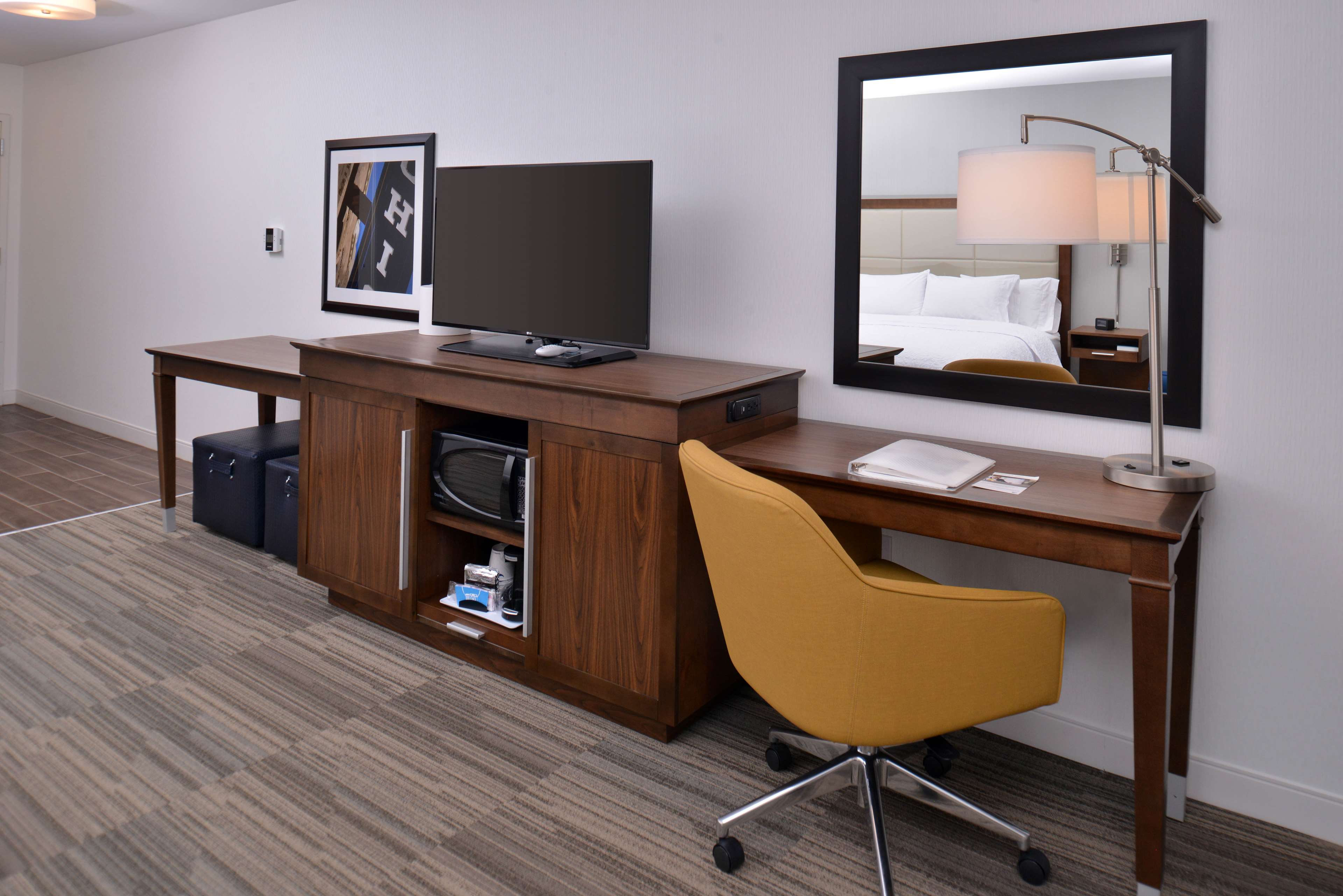 Hampton Inn & Suites by Hilton Ann Arbor West Room Type - 2 QNS MICROWV FRIDGE NS