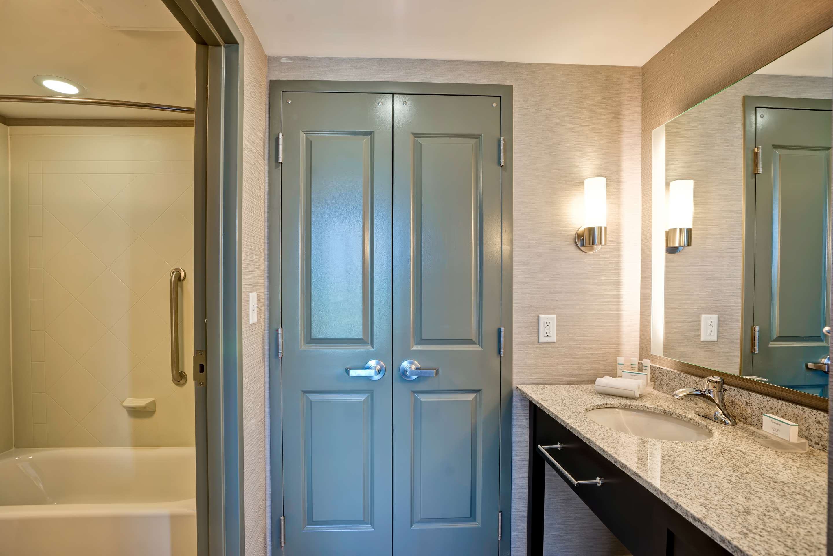 Guest room bath