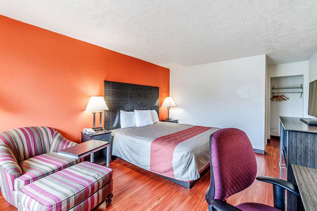 MOTEL 6 DUMFRIES-guestroom-Guest Room,Indoor/Interior,On-Site.jpg