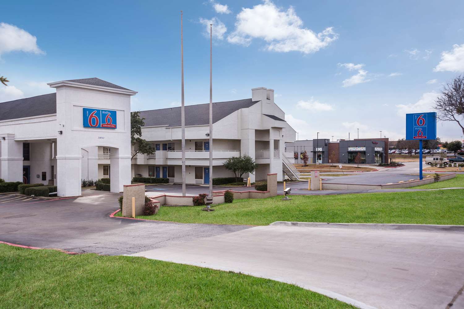Studio 6 Extended Stay Hotel DFW Airport South Irving, TX See Discounts