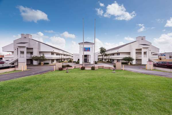 Exterior view - Studio 6 Extended Stay Hotel DFW Airport South Irving