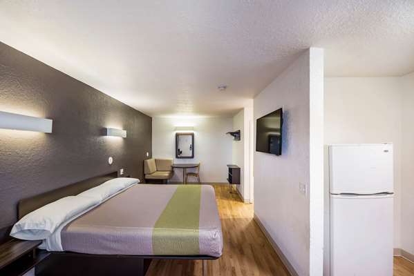 Suite - Studio 6 Extended Stay Hotel DFW Airport South Irving