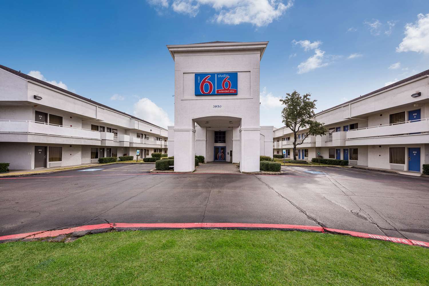 Studio 6 Extended Stay Hotel DFW Airport South Irving, TX See Discounts