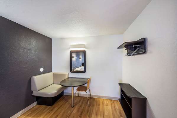 Suite - Studio 6 Extended Stay Hotel DFW Airport South Irving