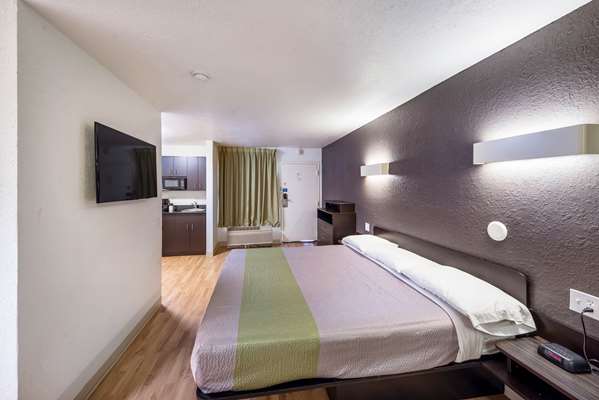 Suite - Studio 6 Extended Stay Hotel DFW Airport South Irving