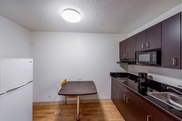 Suite - Studio 6 Extended Stay Hotel DFW Airport South Irving