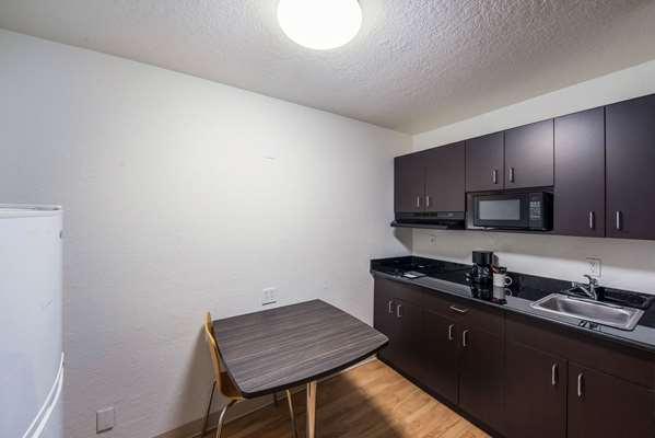 Suite - Studio 6 Extended Stay Hotel DFW Airport South Irving