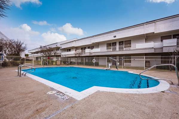 Pool - Studio 6 Extended Stay Hotel DFW Airport South Irving