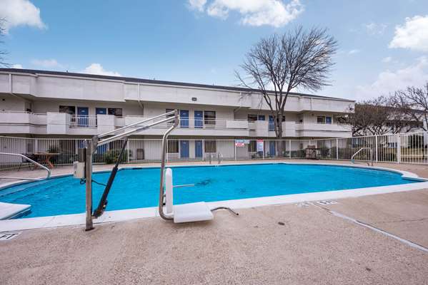 Pool - Studio 6 Extended Stay Hotel DFW Airport South Irving