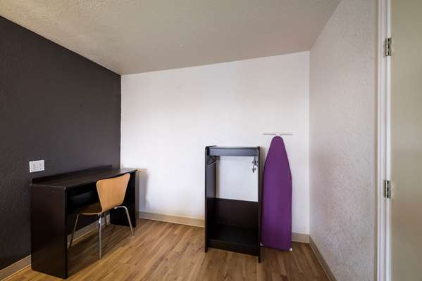 Suite - Studio 6 Extended Stay Hotel DFW Airport South Irving