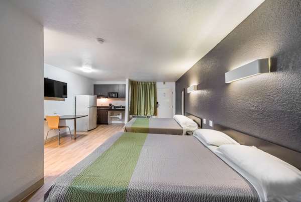 Suite - Studio 6 Extended Stay Hotel DFW Airport South Irving