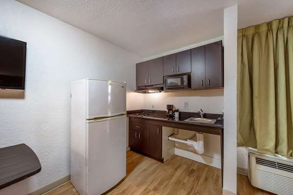 Suite - Studio 6 Extended Stay Hotel DFW Airport South Irving