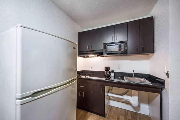 Suite - Studio 6 Extended Stay Hotel DFW Airport South Irving