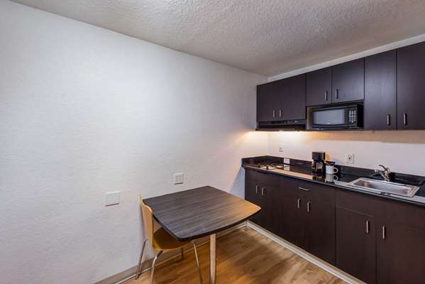 Suite - Studio 6 Extended Stay Hotel DFW Airport South Irving