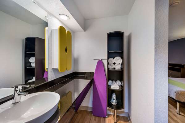 Suite - Studio 6 Extended Stay Hotel DFW Airport South Irving