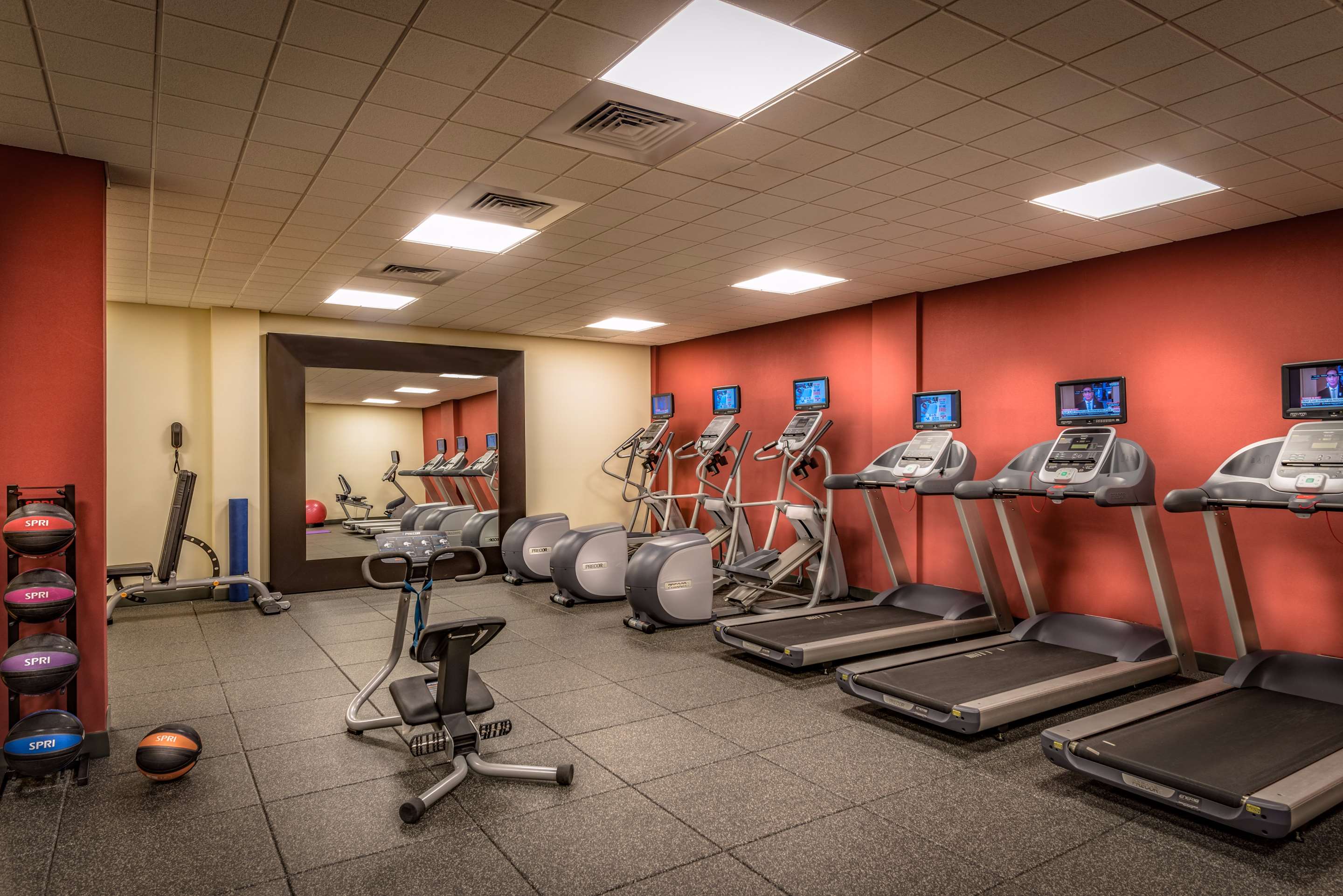 Health club fitness center gym | Hilton Garden Inn Reagan National Airport
