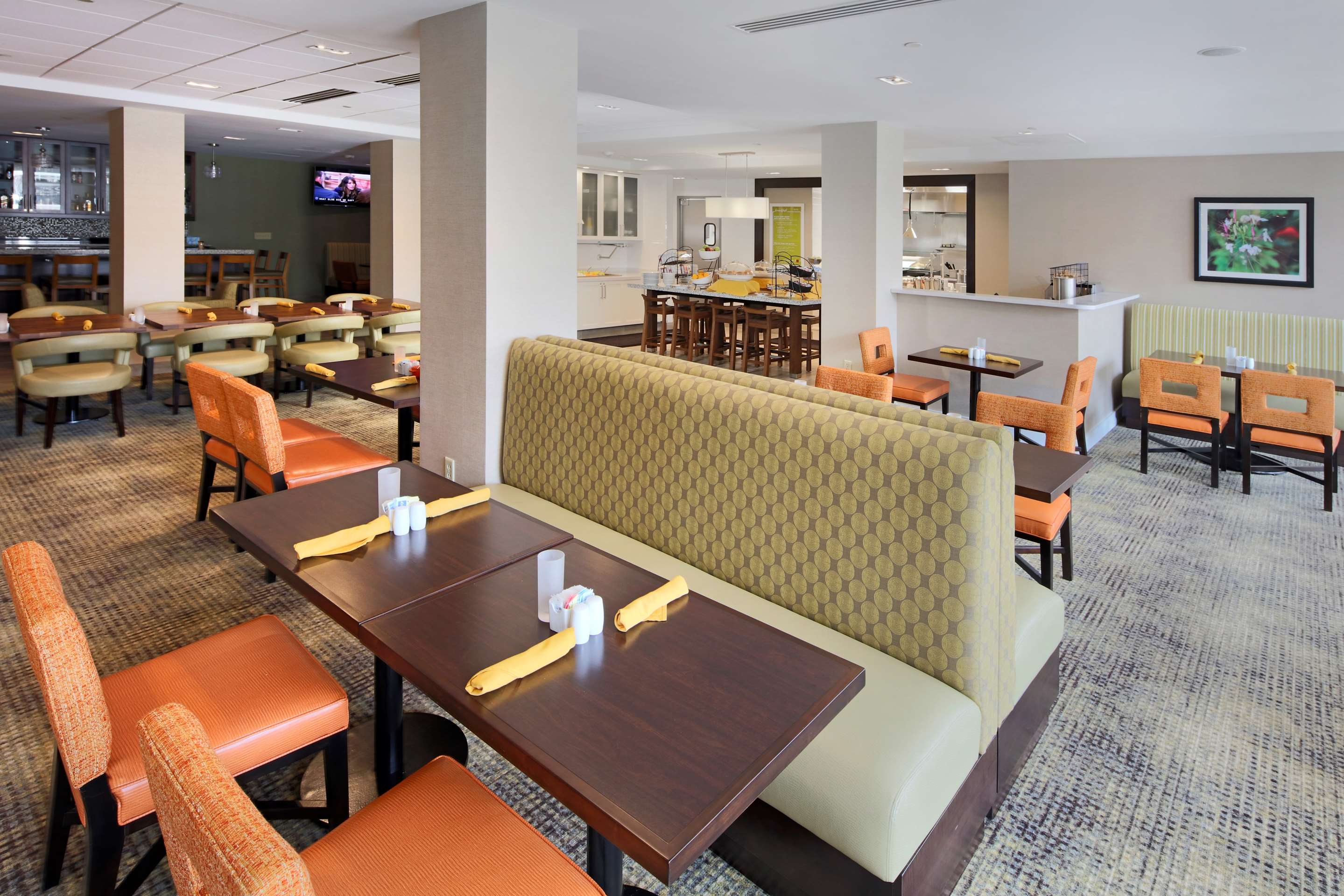 Restaurant | Hilton Garden Inn Reagan National Airport