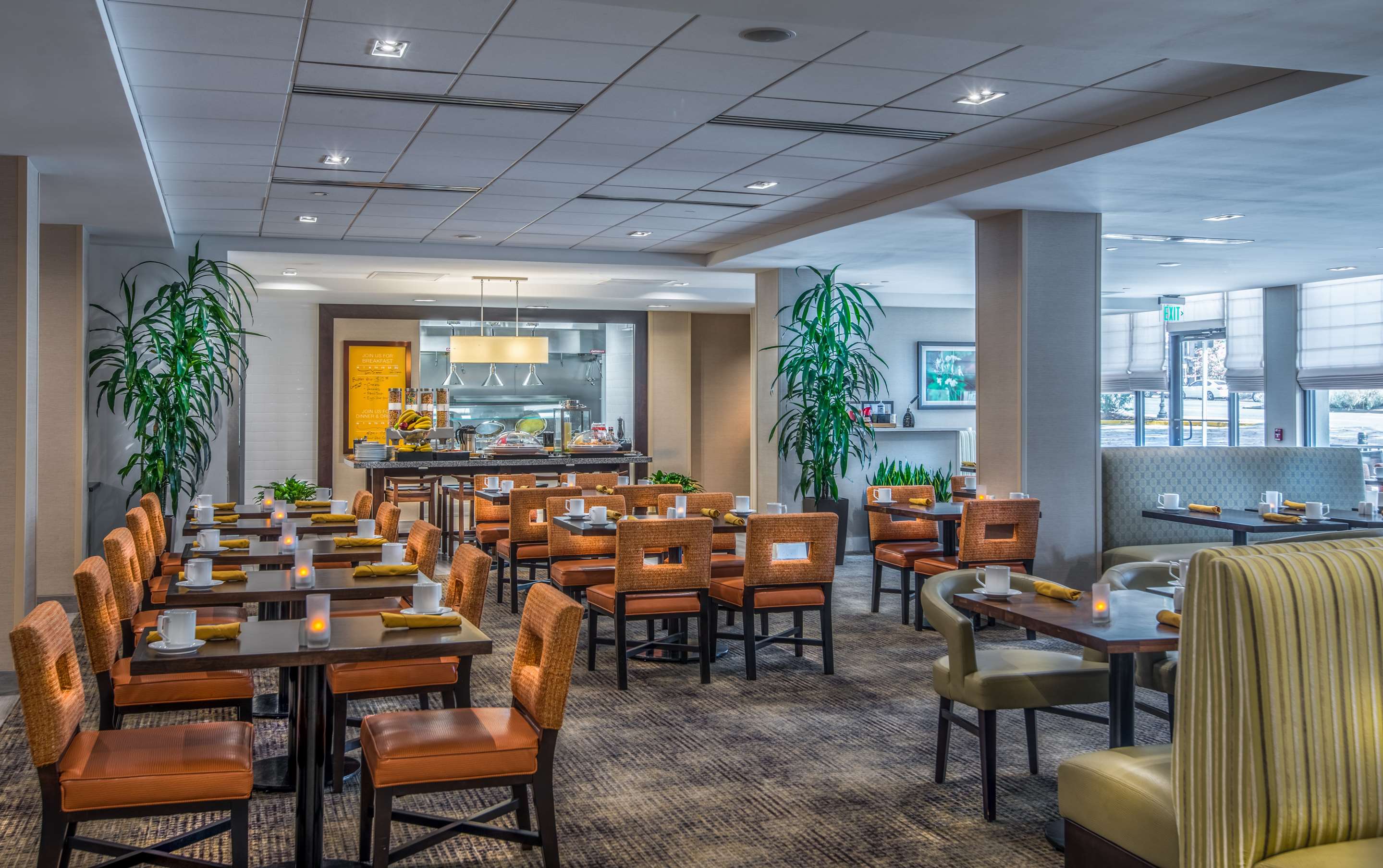 Restaurant | Hilton Garden Inn Reagan National Airport