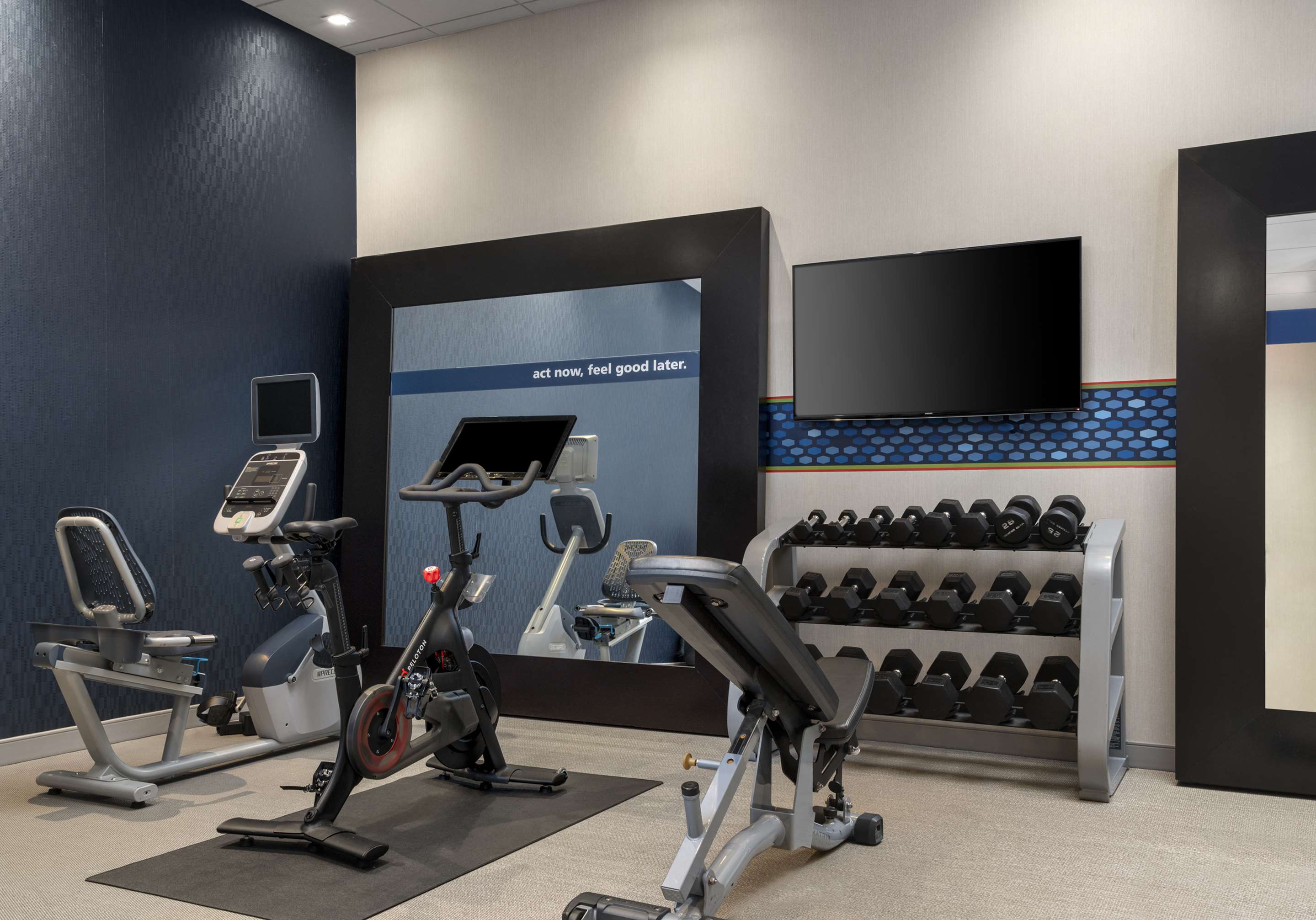 Health club fitness center gym | Hampton Inn & Suites Worcester