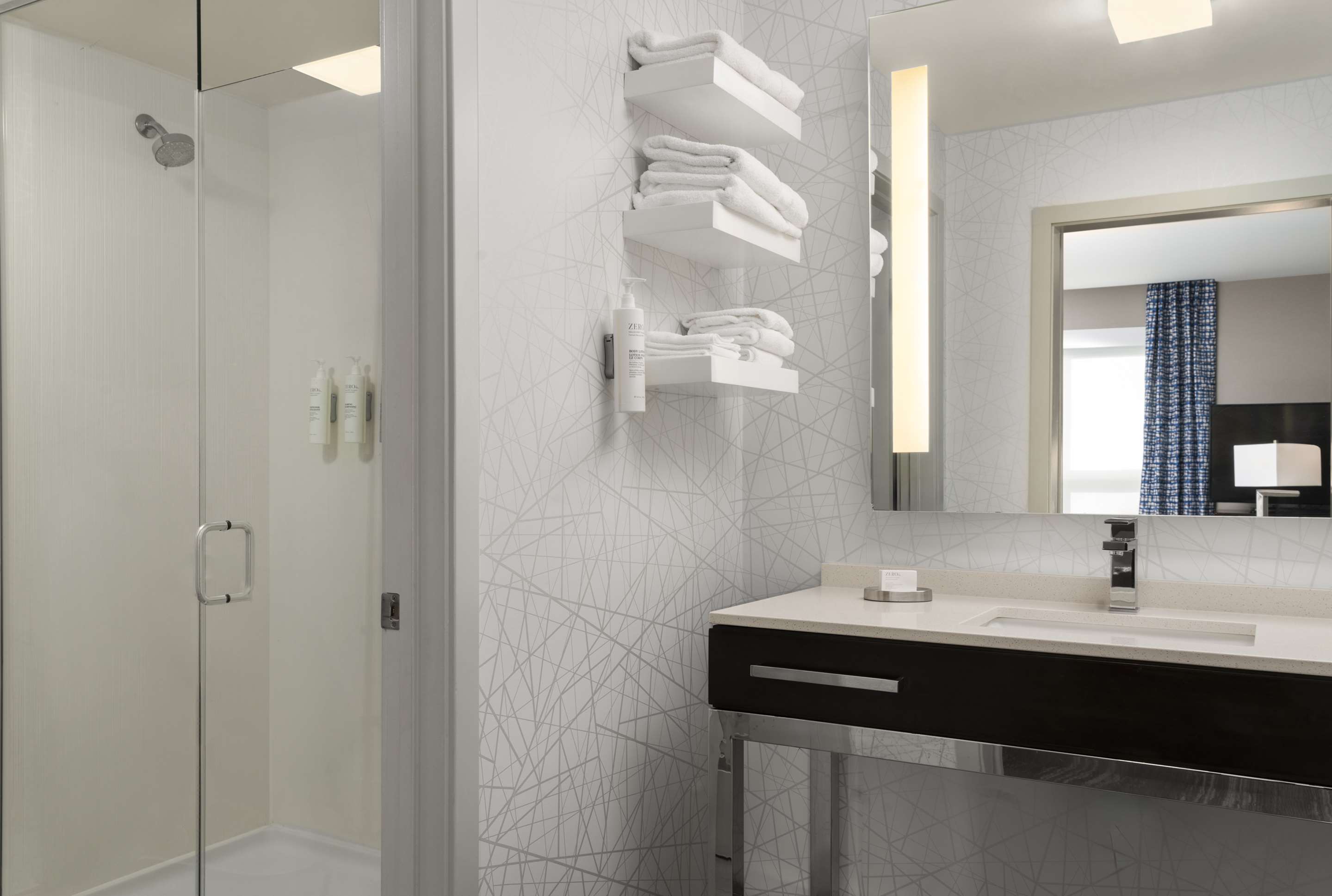Guest room bath