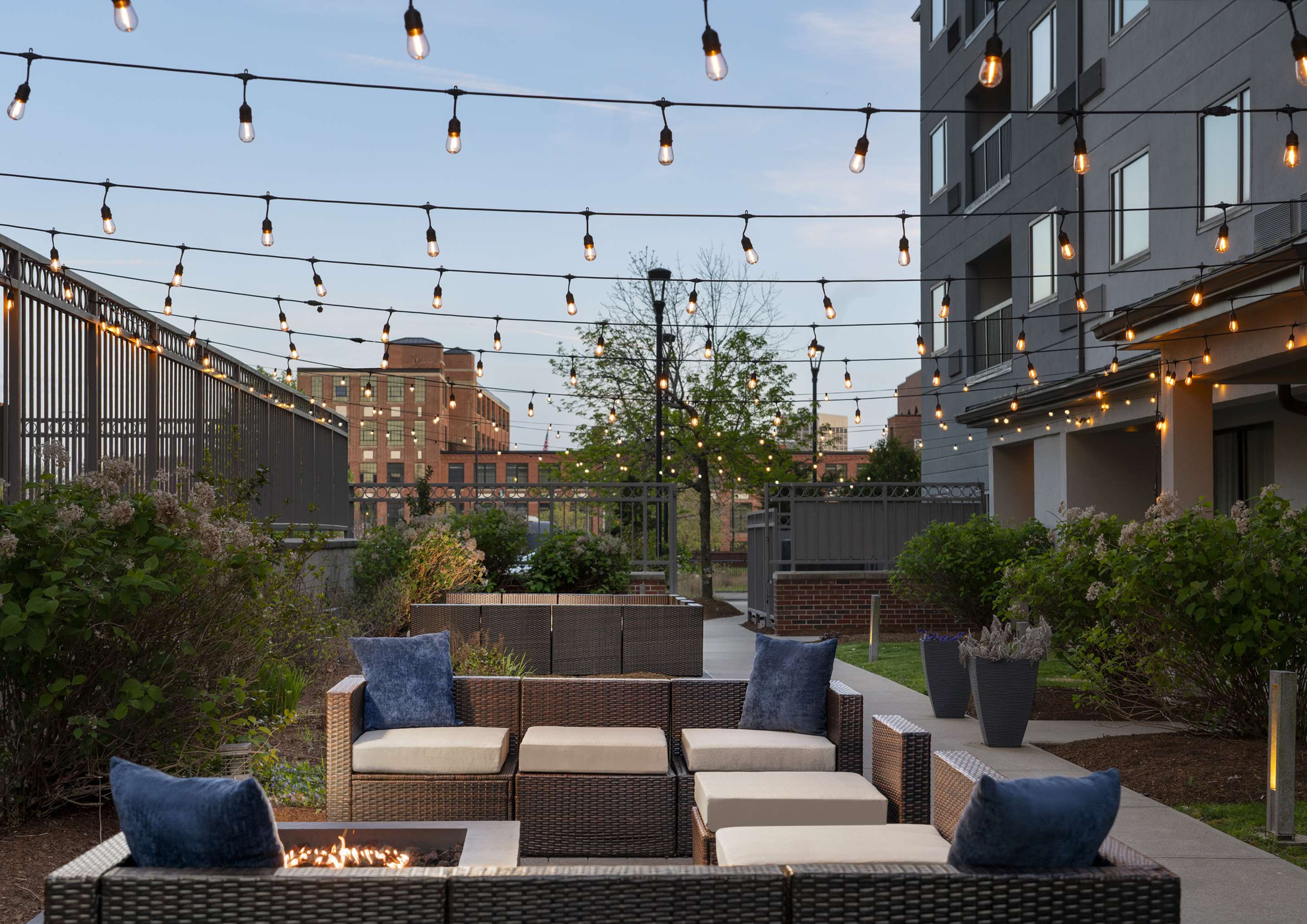 Exterior | Hampton Inn & Suites Worcester
