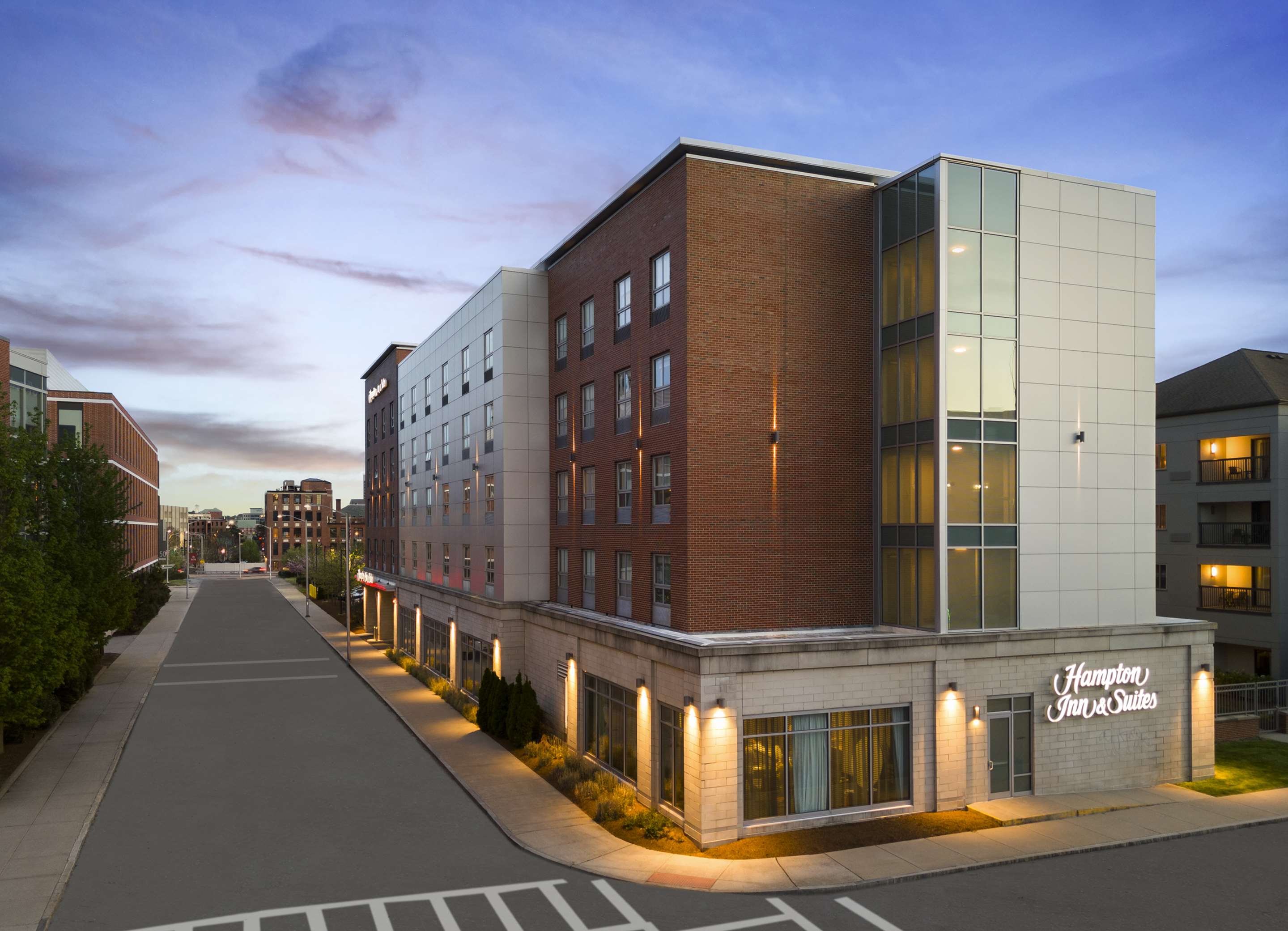 Exterior | Hampton Inn & Suites Worcester