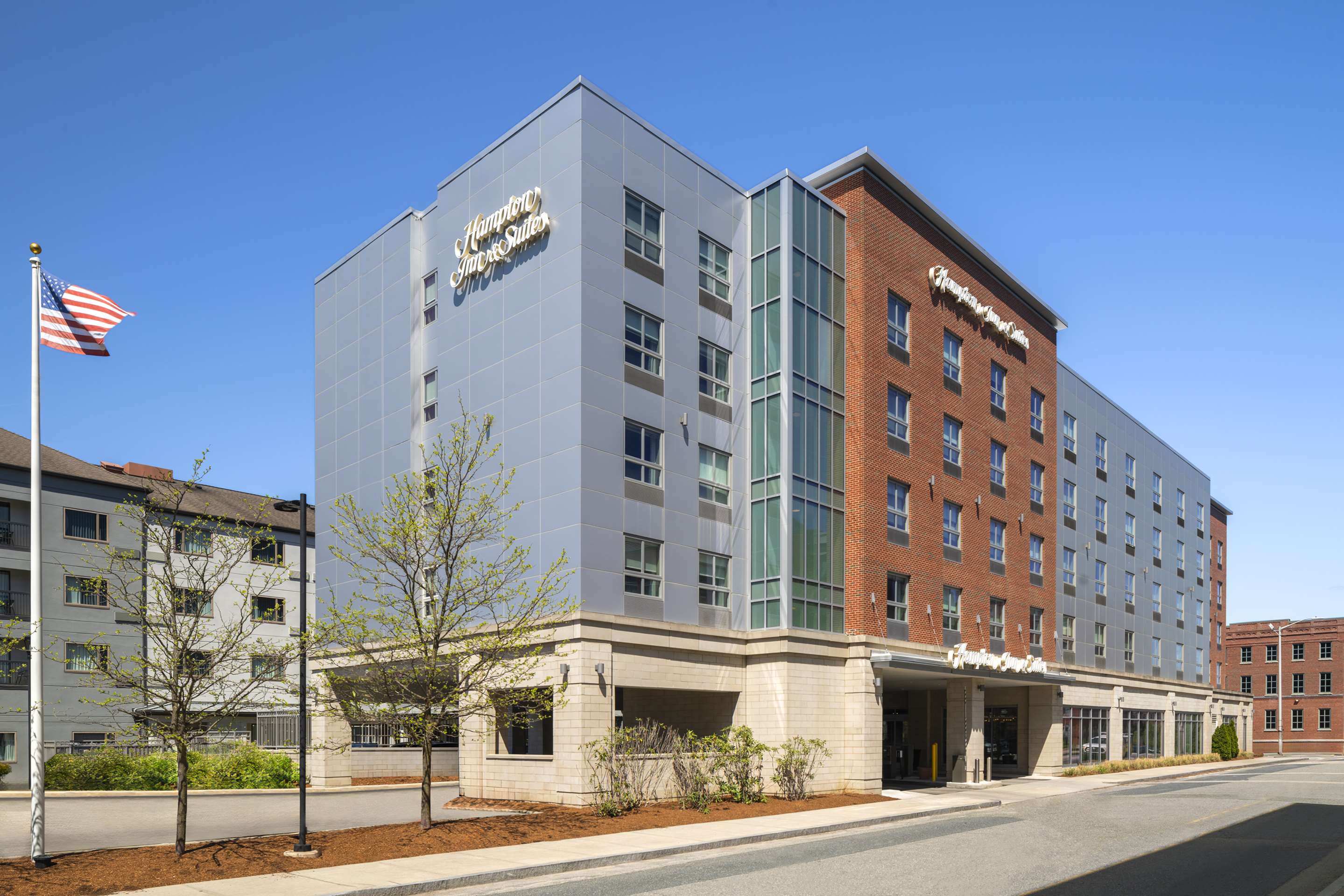 Exterior | Hampton Inn & Suites Worcester