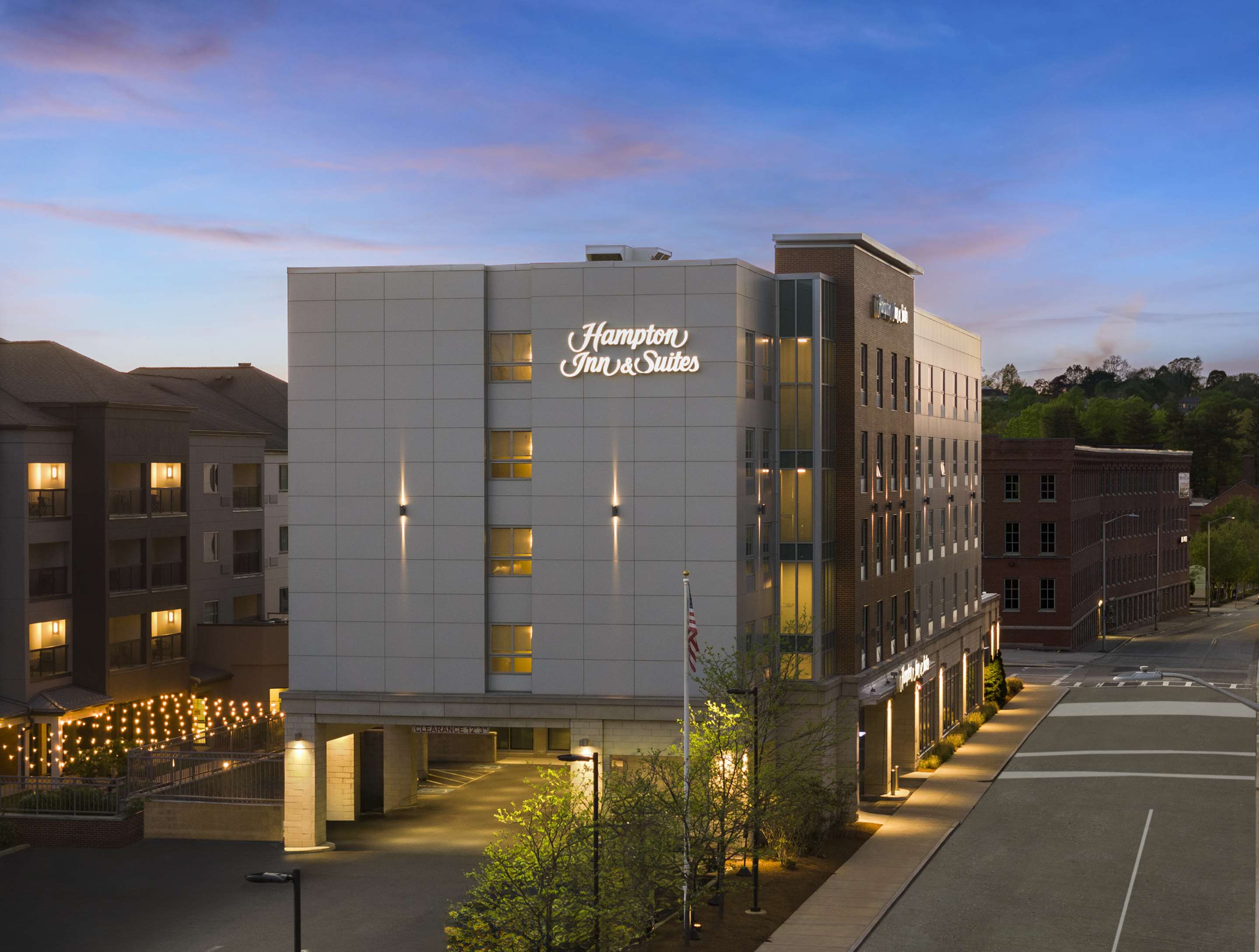 Exterior | Hampton Inn & Suites Worcester