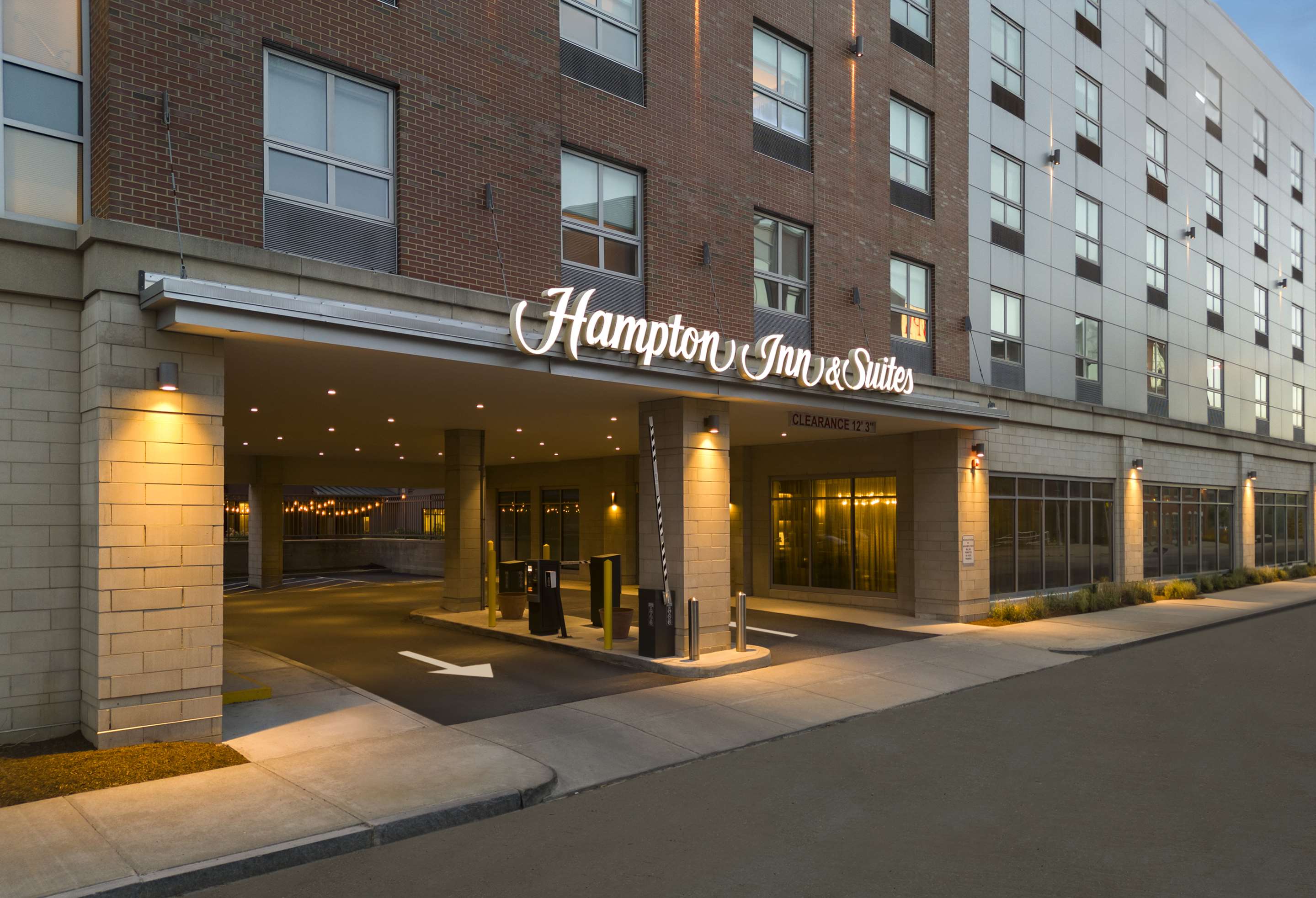 Exterior | Hampton Inn & Suites Worcester