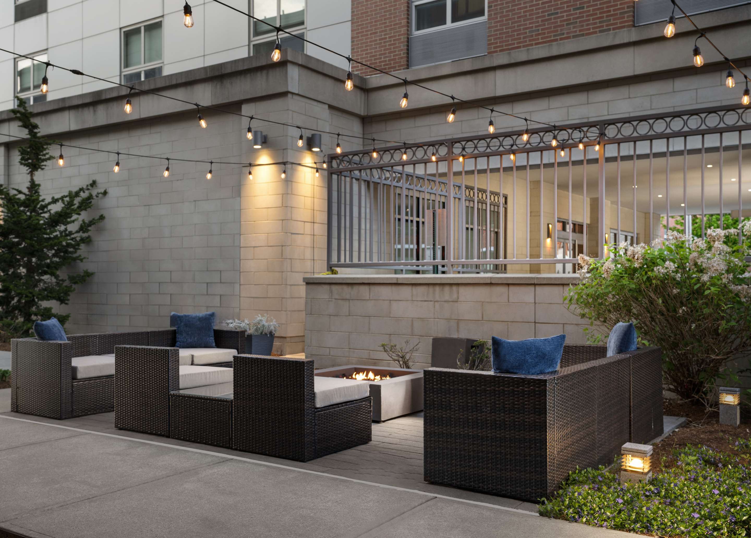 Exterior | Hampton Inn & Suites Worcester