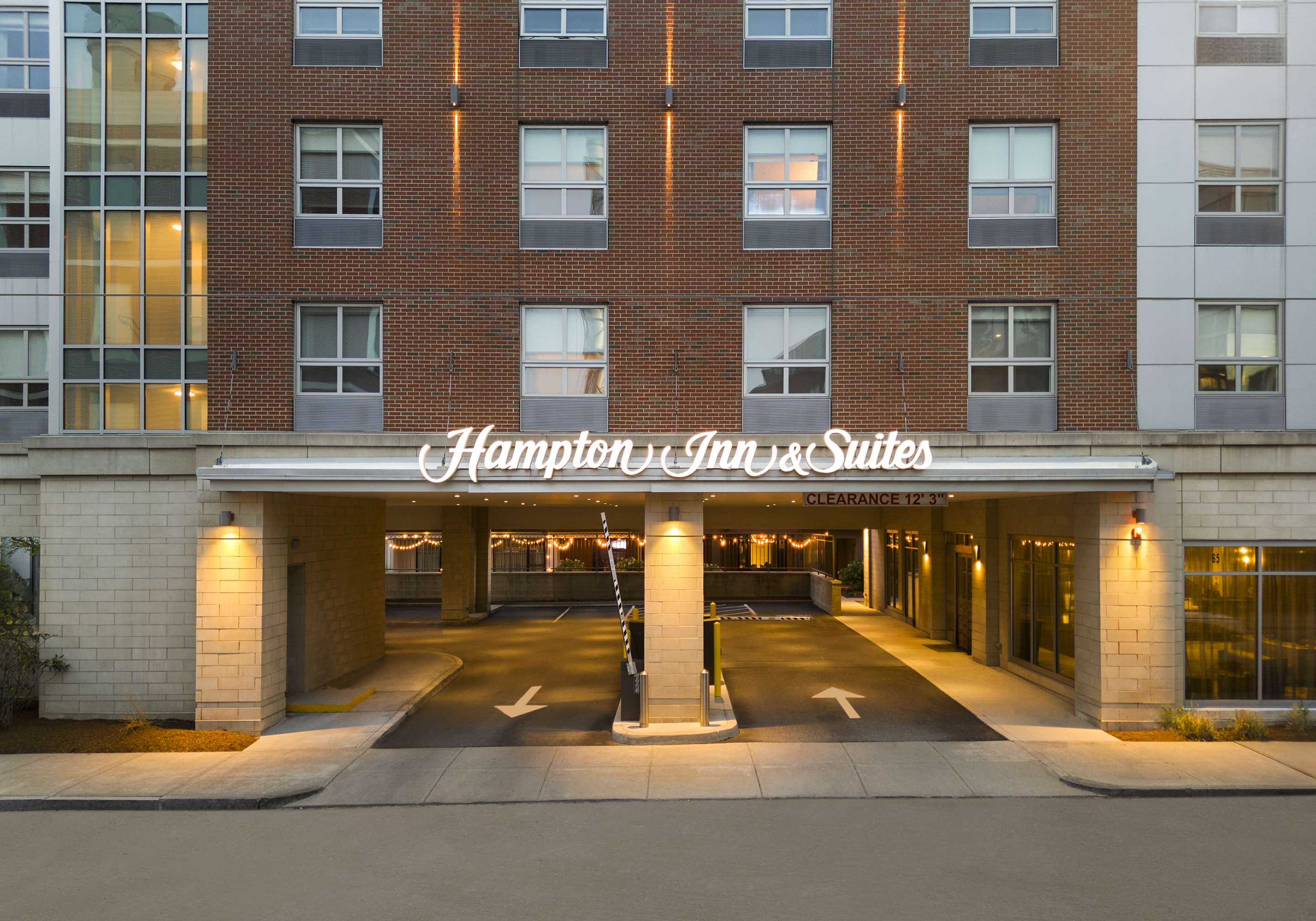 Exterior | Hampton Inn & Suites Worcester