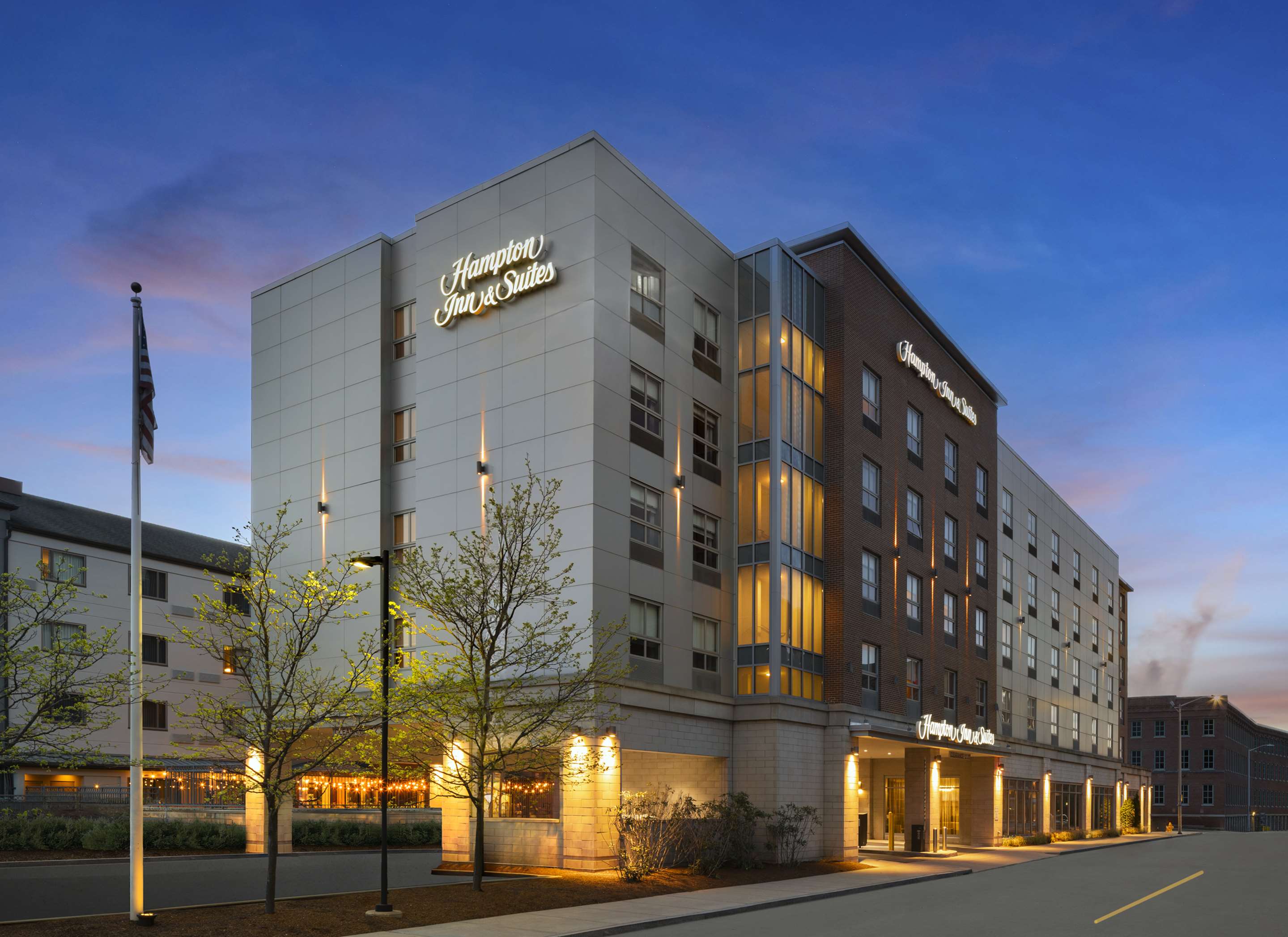 Exterior | Hampton Inn & Suites Worcester